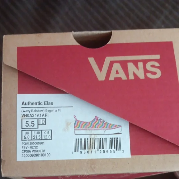 Vans Kids Rainbow Stripe Sneakers Toddler 5 1/2 NWT - Picture 2 of 7